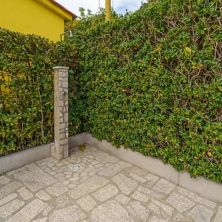 Semesterbostad Marina Vip *